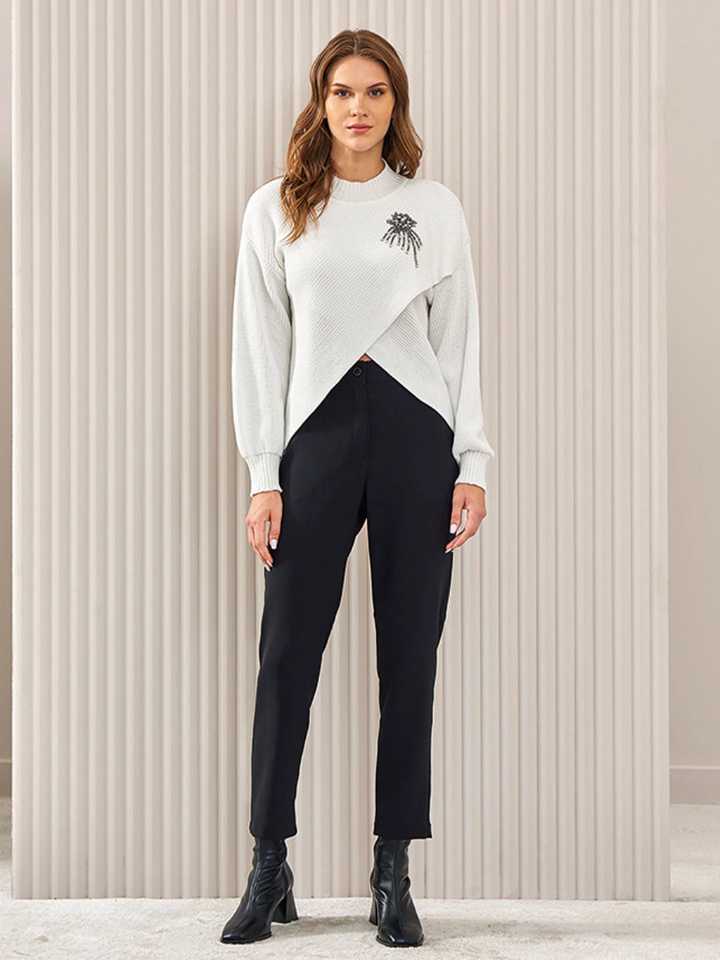 Unique Mode Minimalist Taş Detaylı Crop Kazak