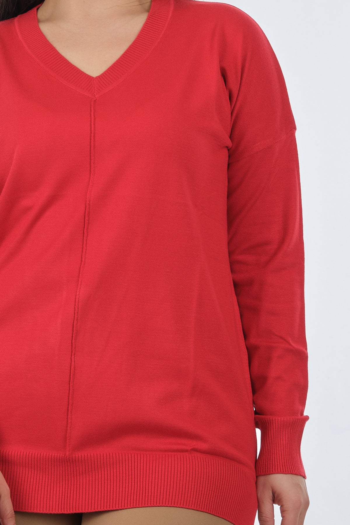 Vedi Kadın V Yaka Oversize Midi Triko - Rahat ve Şık Main image