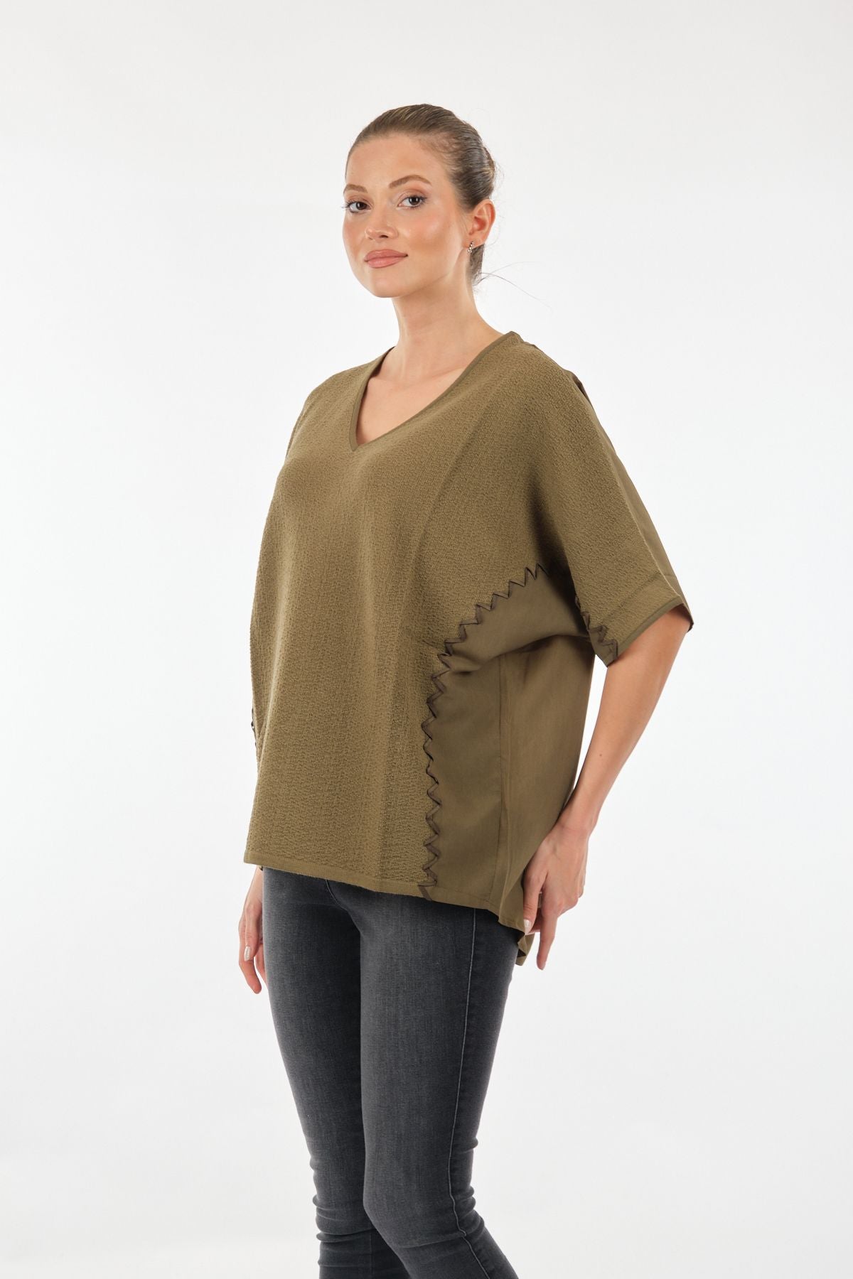Twomail Oversize V Yaka Kadın Bluz - Kısa Kol Minimalist Günlük