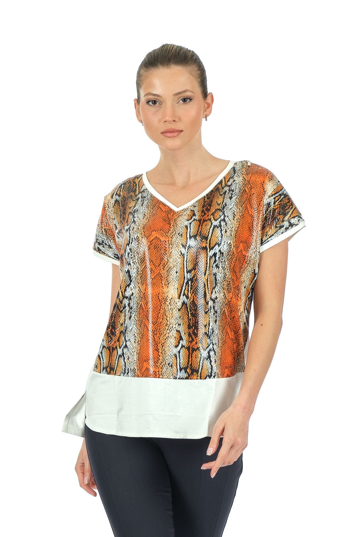 Twomail Oversize V Yaka Yılan Desenli Kadın T-Shirt - Kısa Kol Secondary image