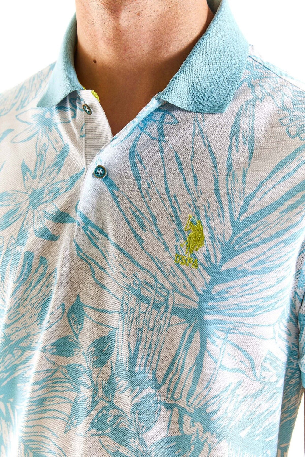 U.S. Polo Assn. Erkek Kısa Kol Polo Yaka Minimalist Tropikal Desen Tişört