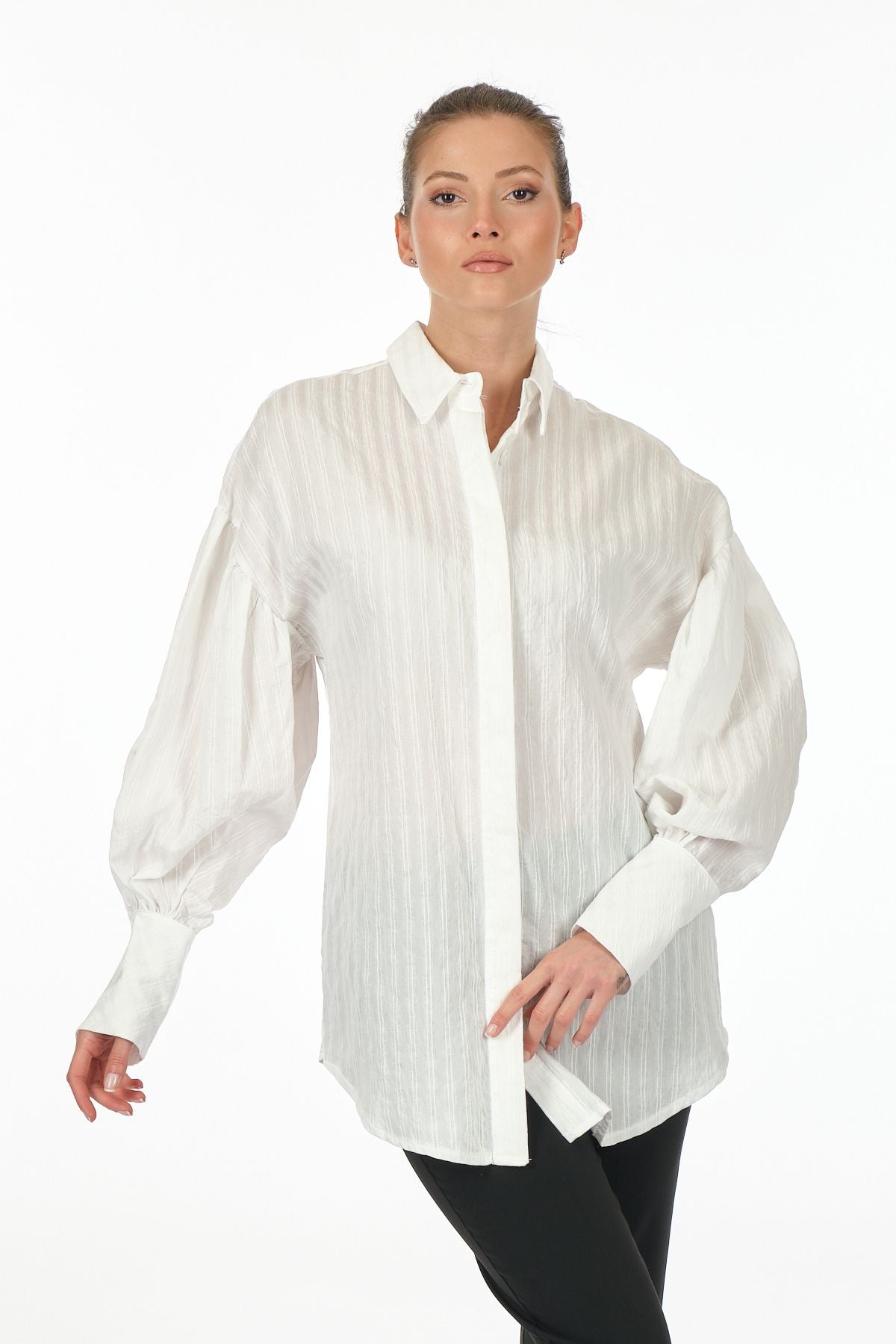 Unique Mode Oversize Balon Kol Midi Gömlek - Minimalist Şıklık Secondary image