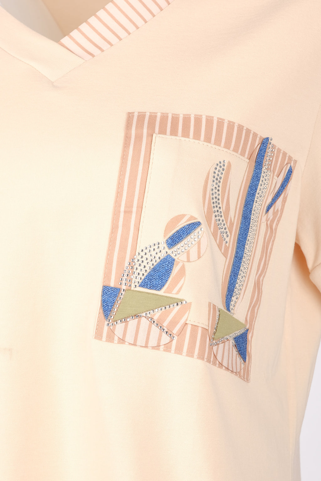 Vedi-bb Minimalist V Yaka Kısa Kol Kadın T-Shirt - Günlük Kombinleriniz İçin