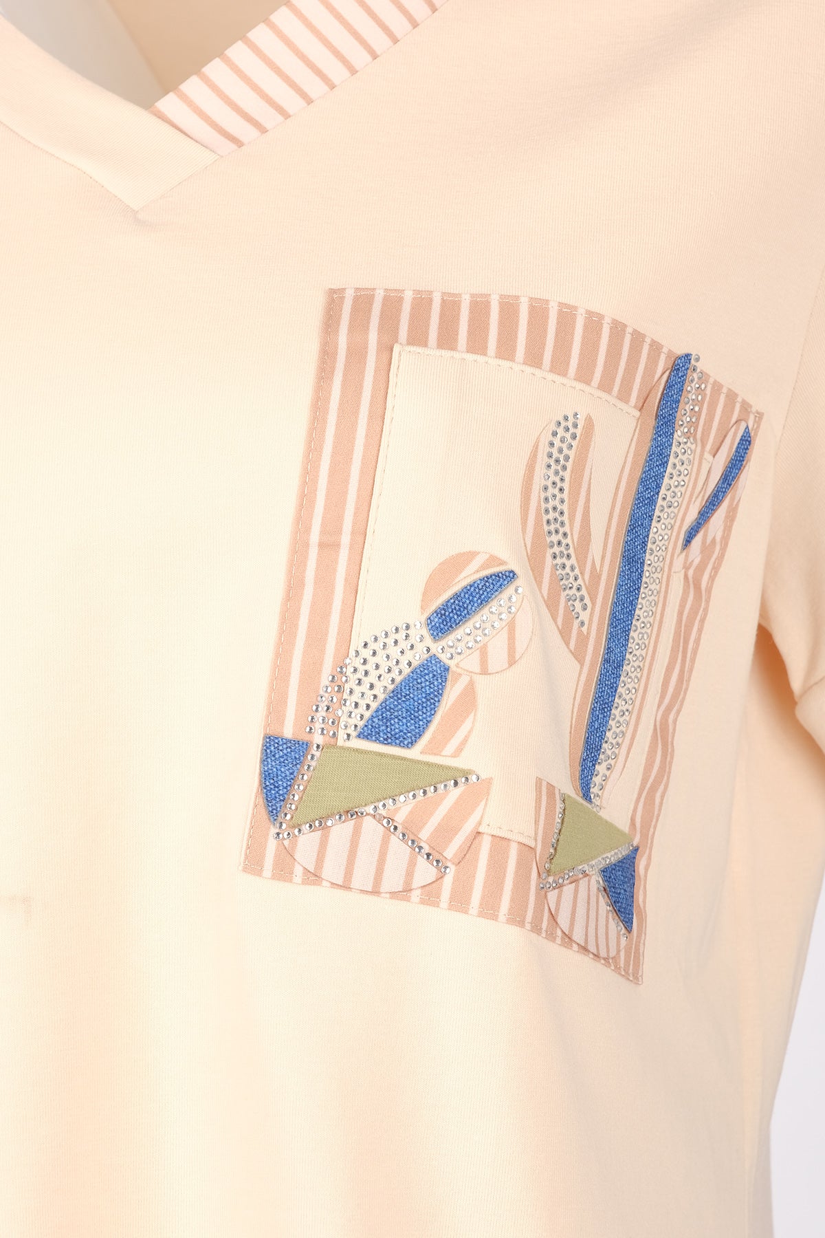Vedi-bb Minimalist V Yaka Kısa Kol Kadın T-Shirt - Günlük Kombinleriniz İçin