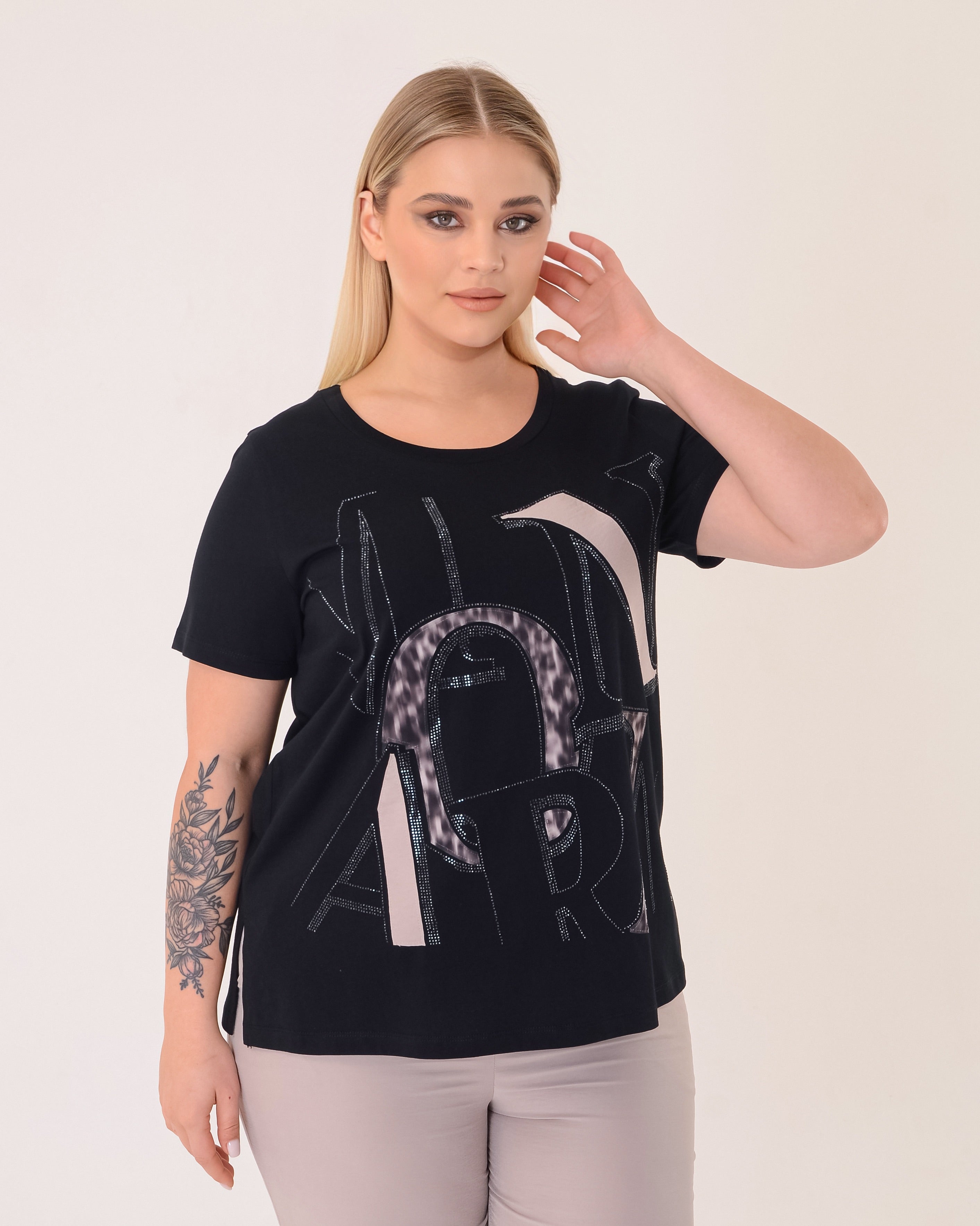 Vedi Büyük Beden Yuvarlak Yaka Kısa Kollu Yazı Detaylı Kadın T-Shirt 25YXD5015 Main image
