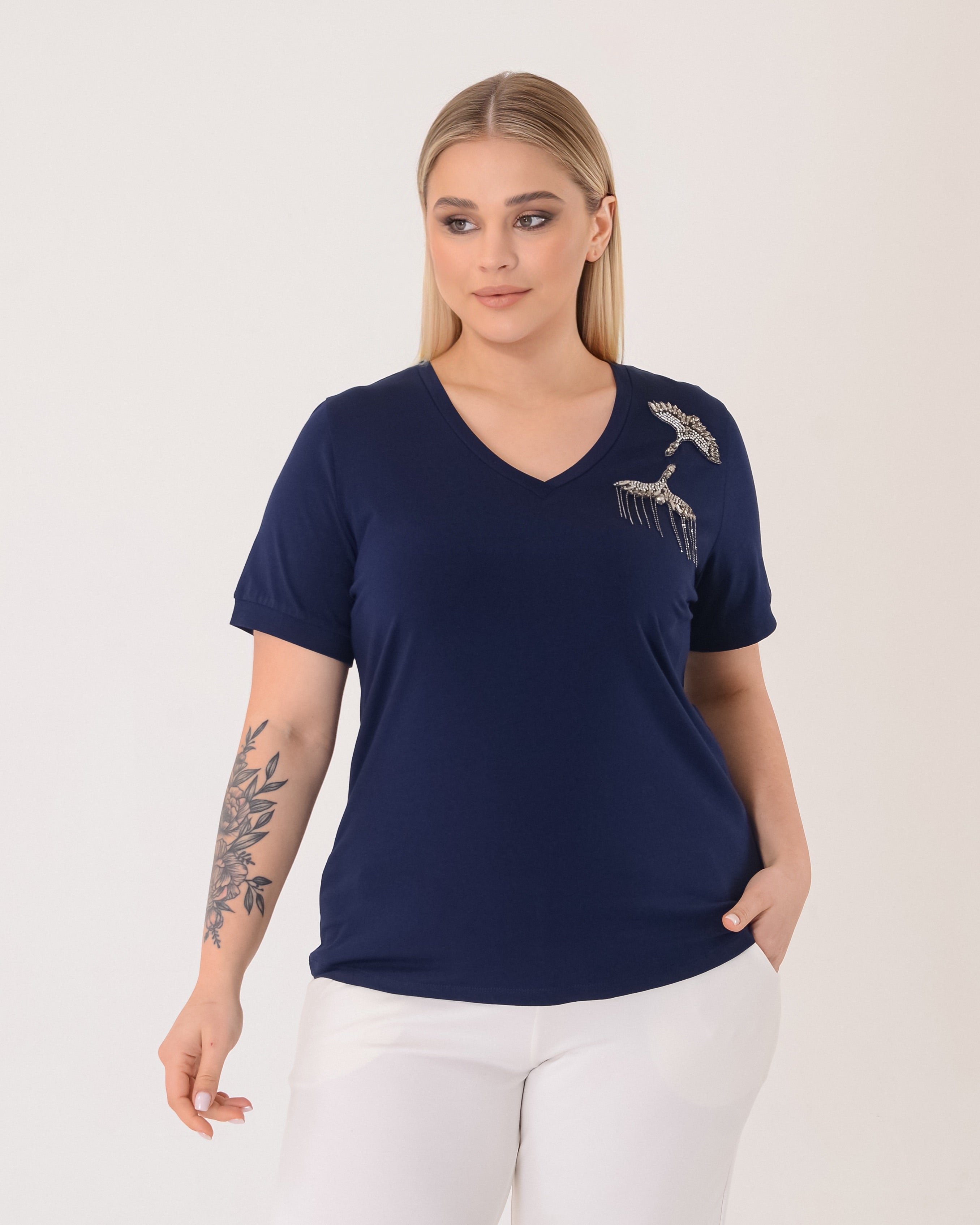 Vedi Büyük Beden V Yaka Kısa Kollu Taş Detaylı Kadın T-Shirt 25YXD5017 Main image