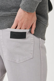 Wrangler Erkek Slim Fit Normal Bel Dar Paça Denim Kot Pantolon W12S004035