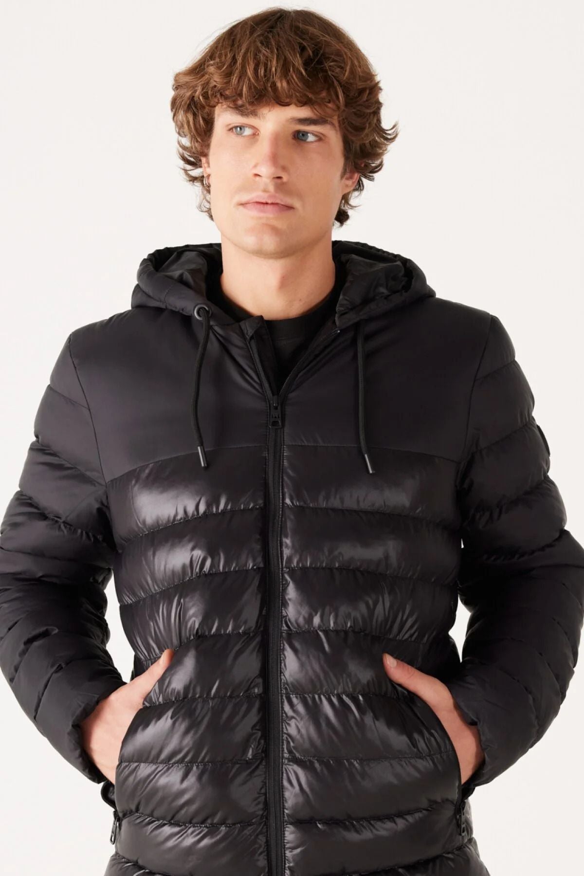 Wrangler Minimalist Kapüşonlu Erkek Mont - Günlük Kışlık Main image