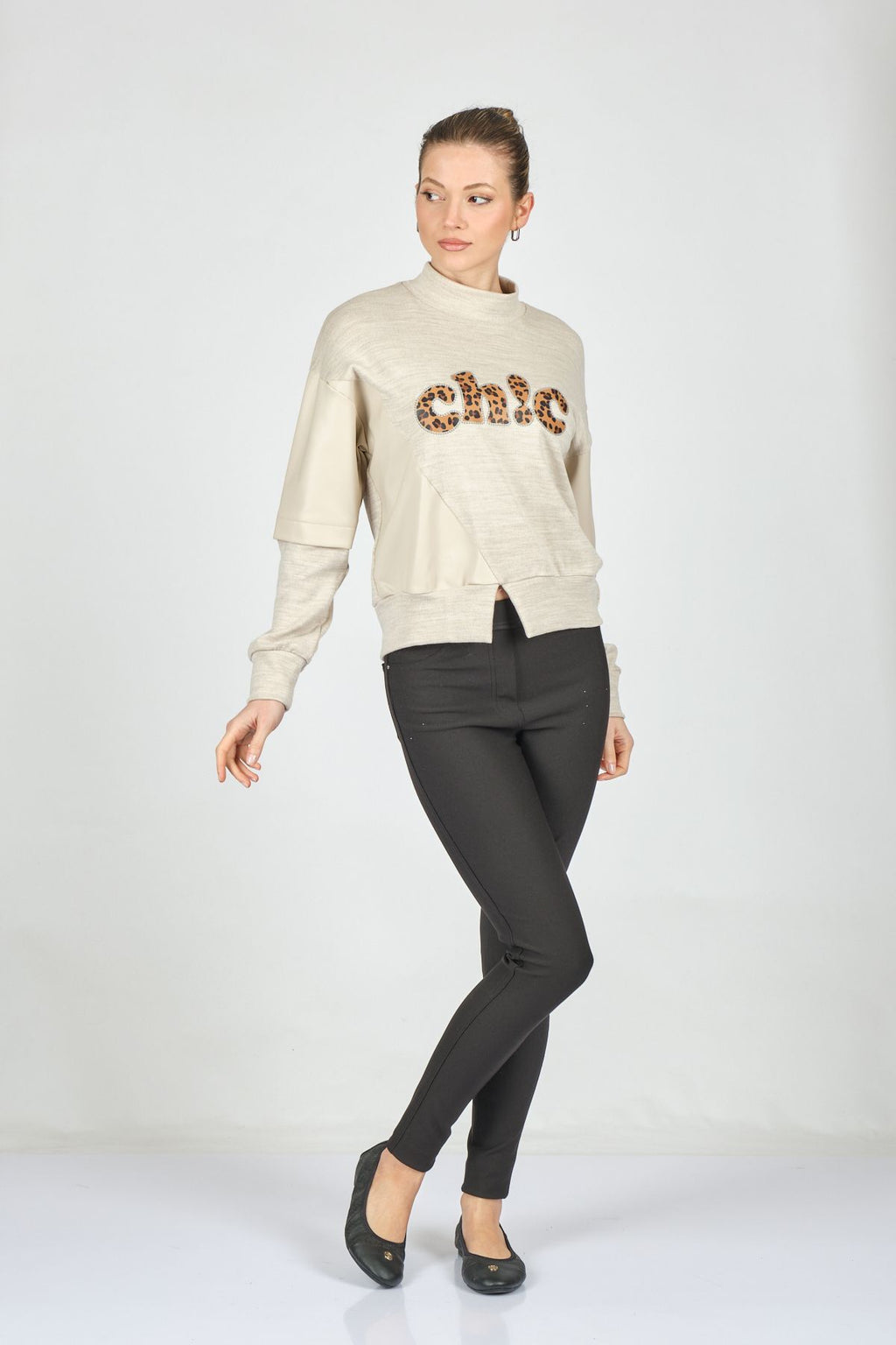 Ysatis Minimalist Leopar Desenli Oversize Uzun Kol Crop Kadın Bluz