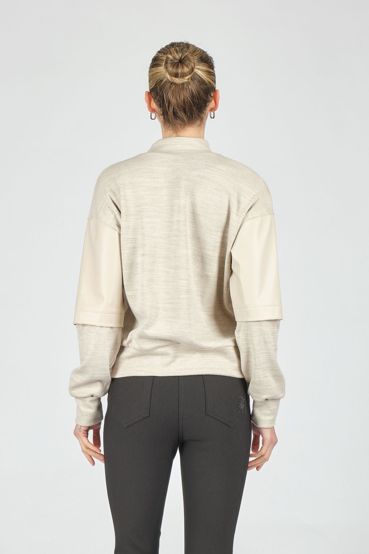 Ysatis Minimalist Leopar Desenli Oversize Uzun Kol Crop Kadın Bluz